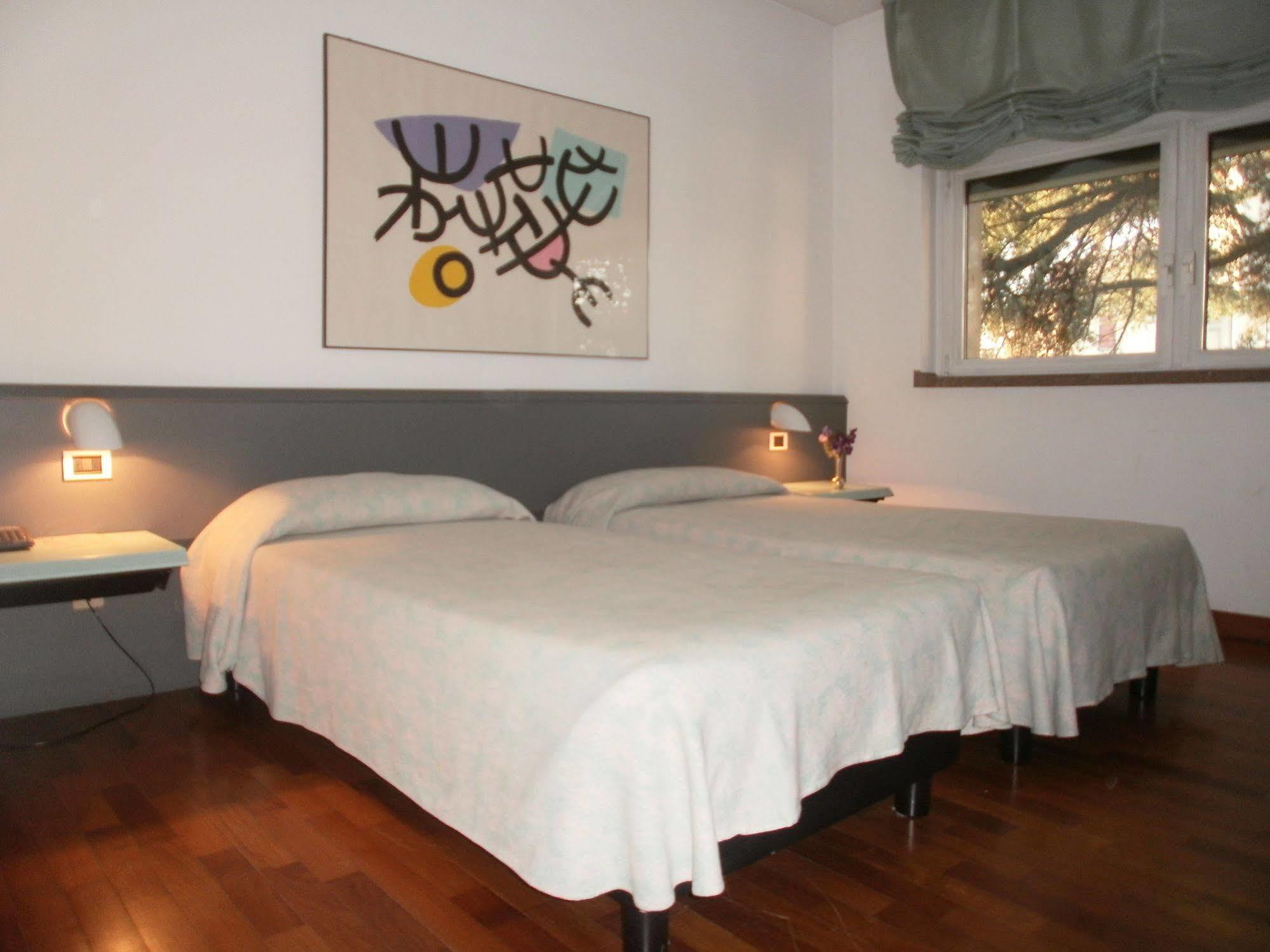 Albergo Villa & Roma Pallazzolo sull'Oglio Luaran gambar