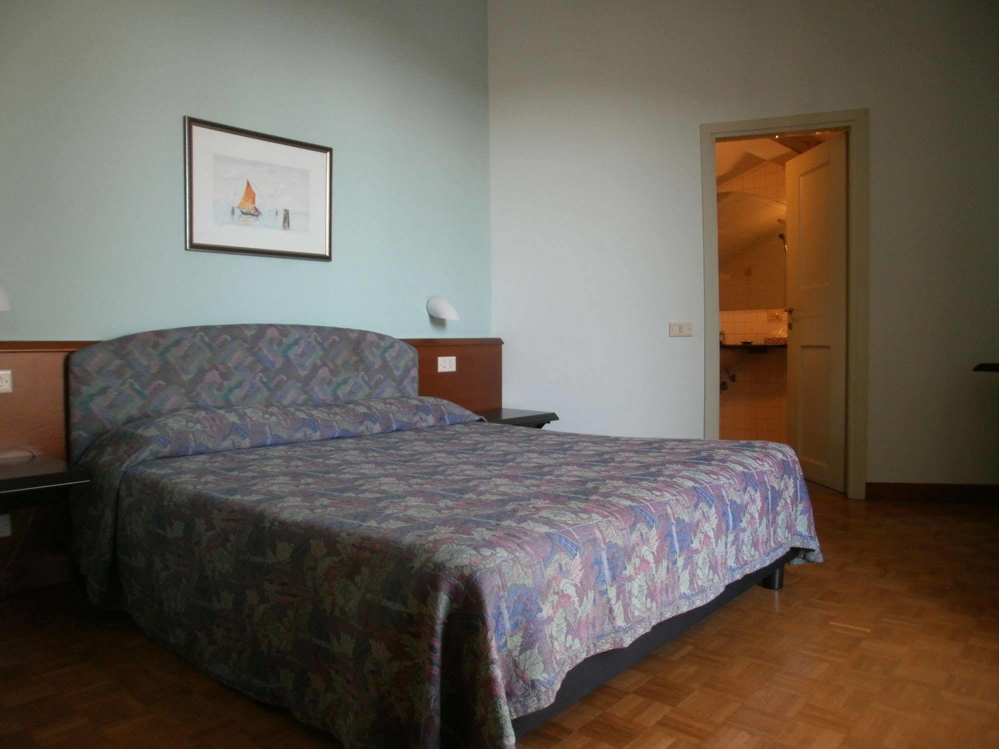 Albergo Villa & Roma Pallazzolo sull'Oglio Luaran gambar