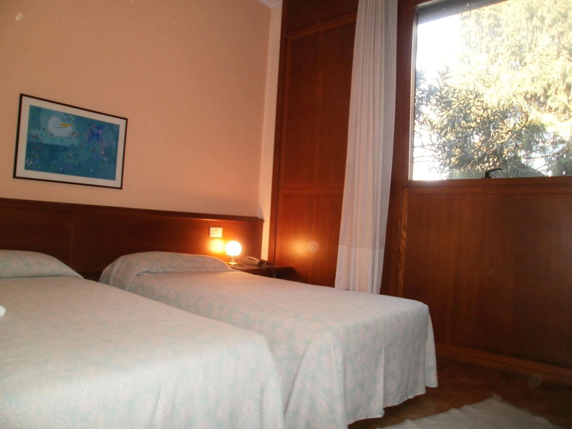 Albergo Villa & Roma Pallazzolo sull'Oglio Luaran gambar