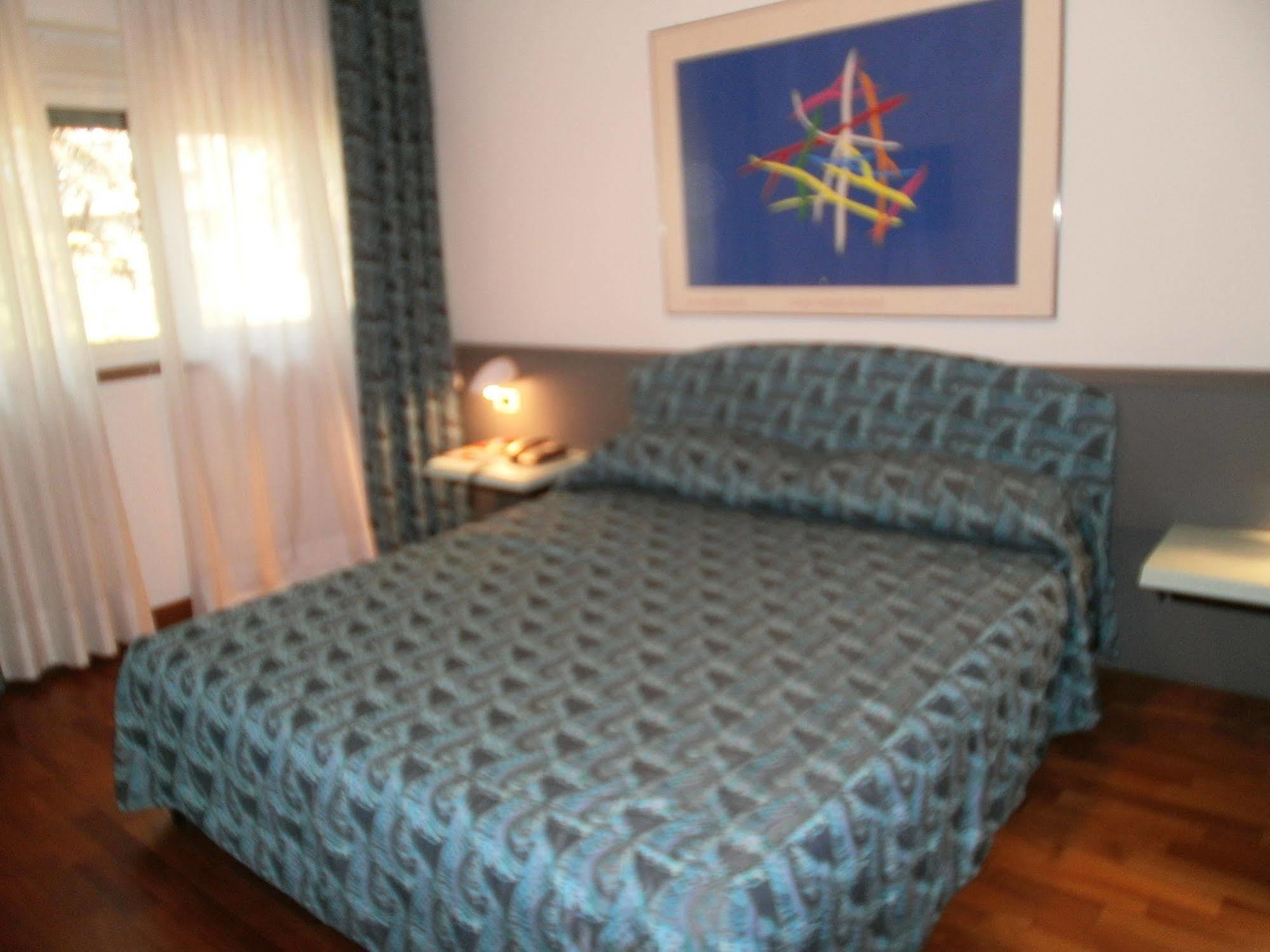 Albergo Villa & Roma Pallazzolo sull'Oglio Luaran gambar